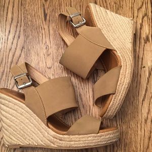 Dolce Vita beige tan espadrille wedges platform 7